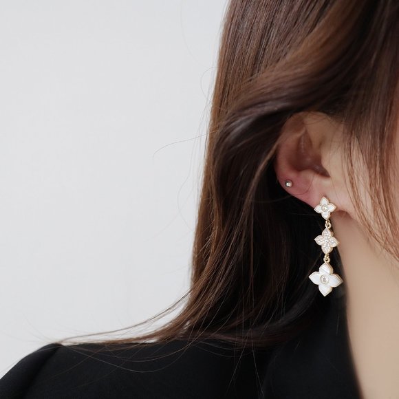 NEW 14K Gold Plated Diamond Clover Drop Earrings - Picture 3 of 7